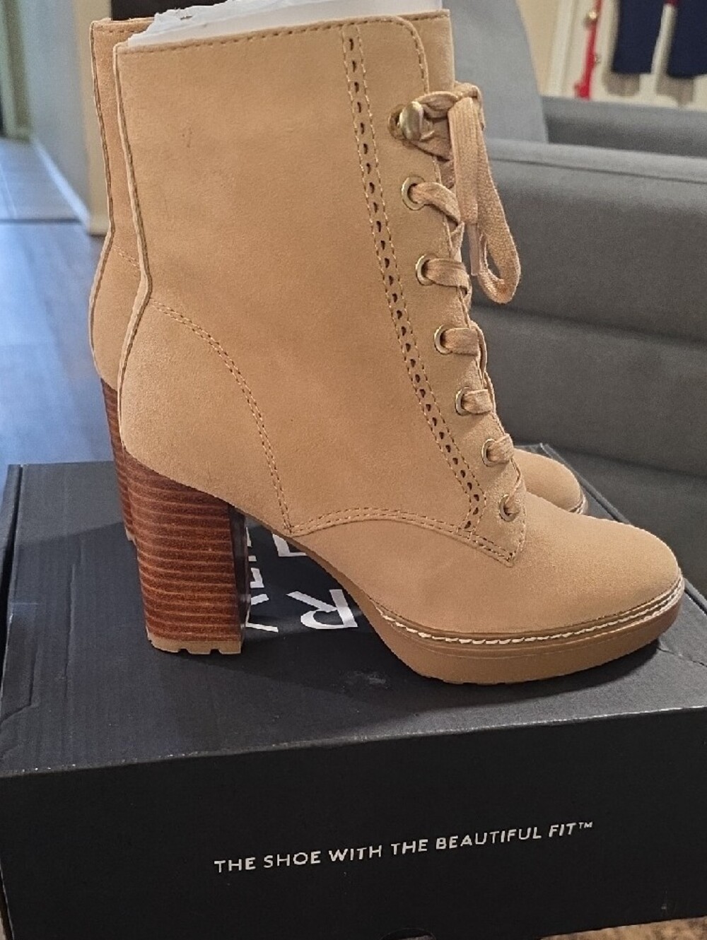 Naturalizer Women's Lace-Up Suede Ankle Boots in Beige. Leather Upper - Picture 3 of 4